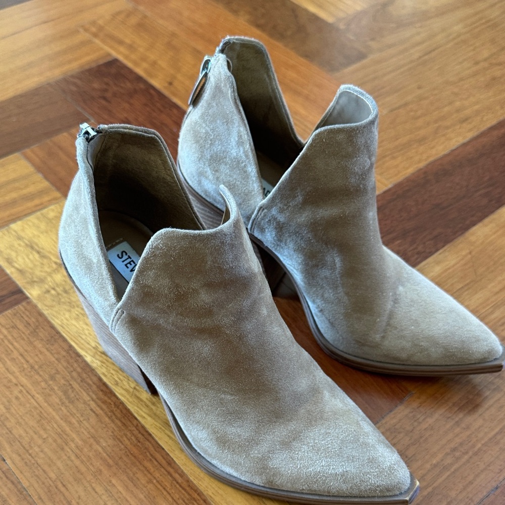 STEVE MADDEN CAMRYN TAUPE SUEDE ANKLE BOOTIES SZ 7